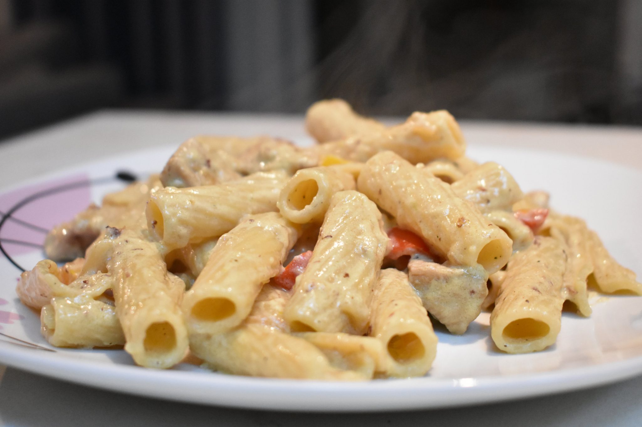 Κοτόπουλο με πιπεριές και ριγγατόνι